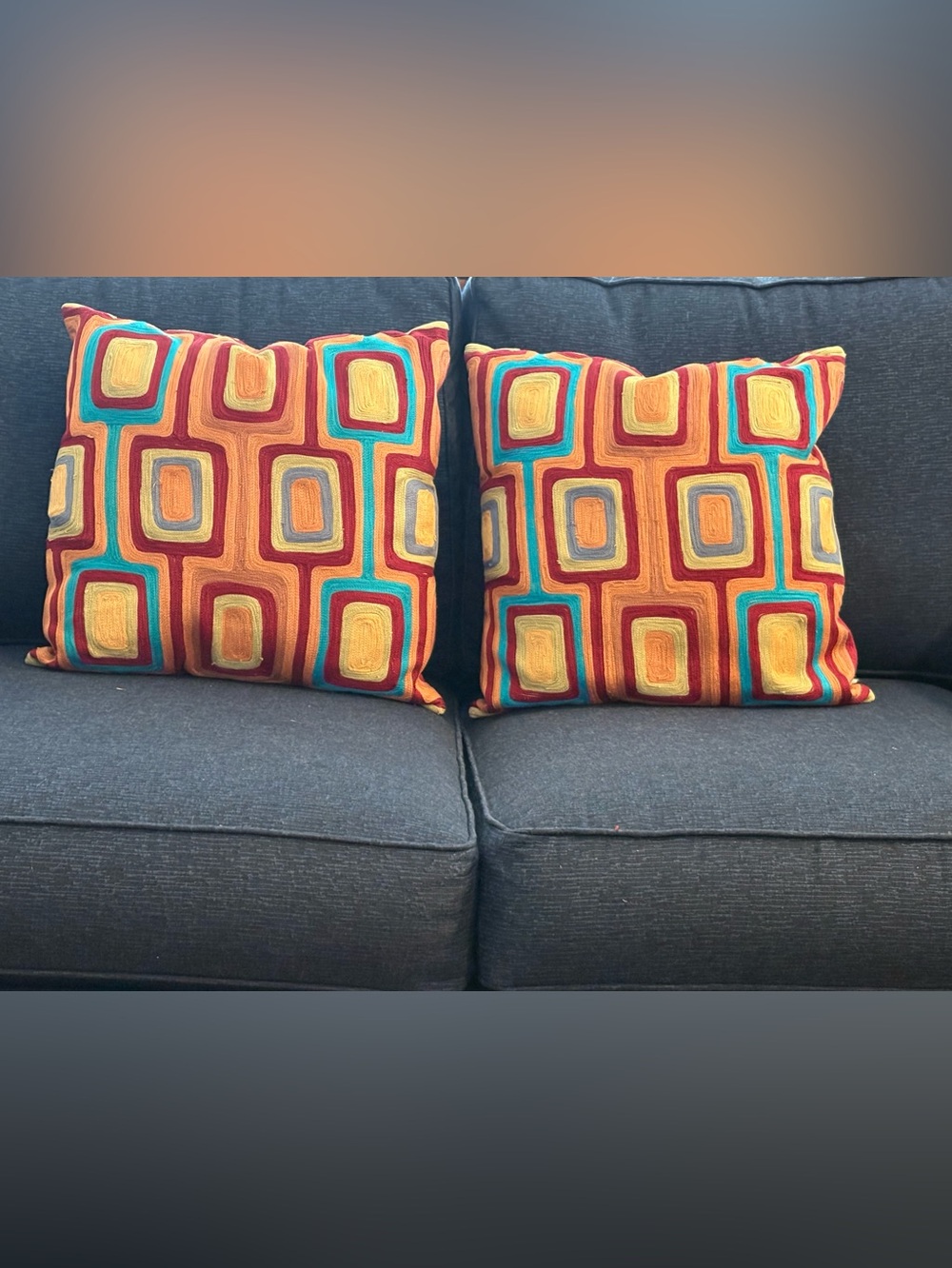 Set of 2 throw pillows